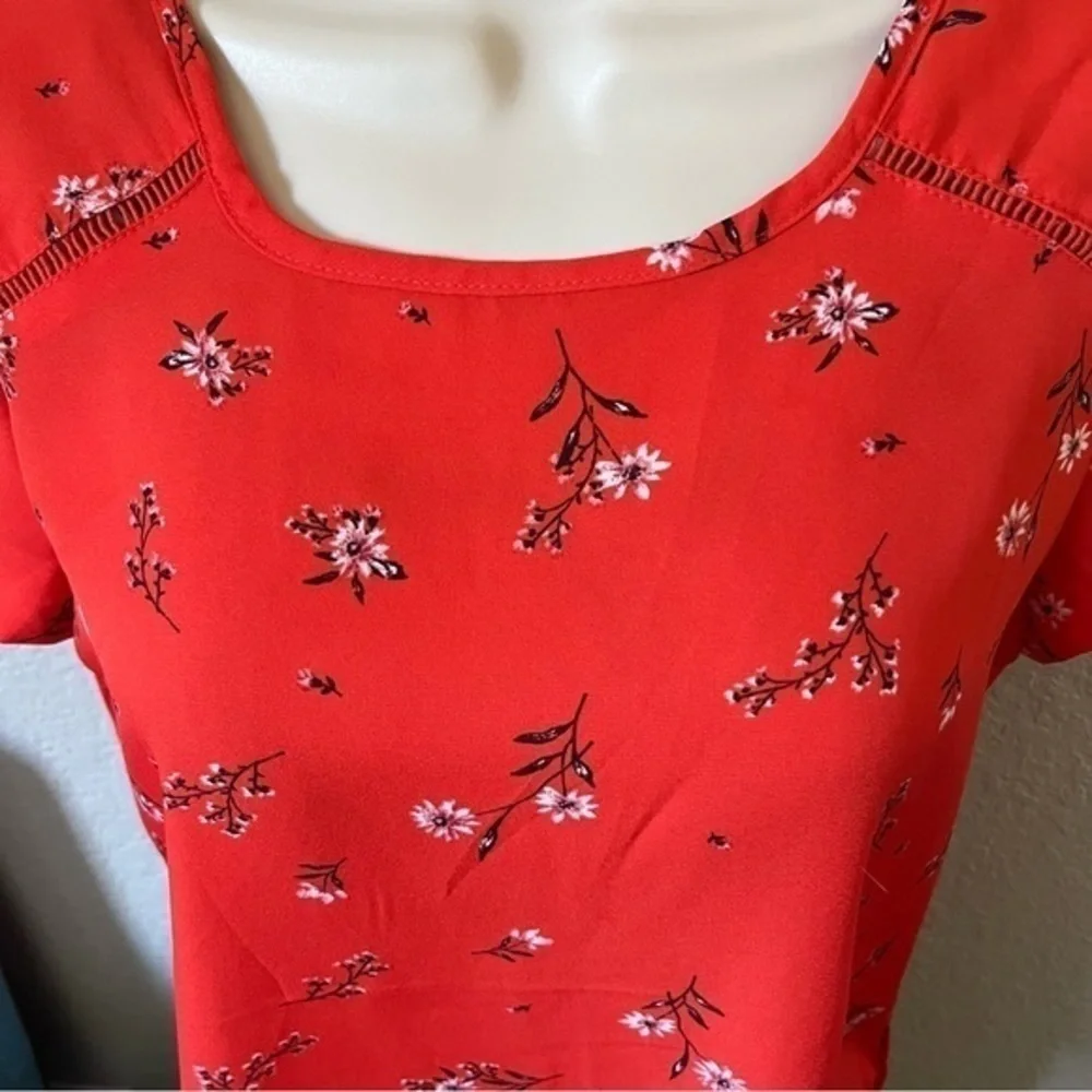 Lily White Floral Petal Sleeve Women’s Blouse Orange Size Small
